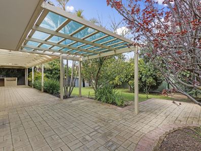 215 Timberlane Drive, Woodvale WA 6026