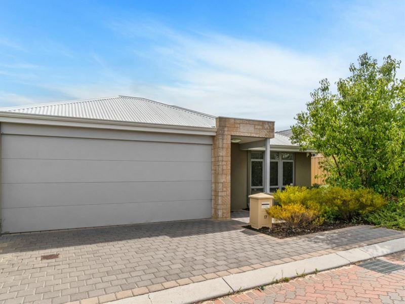 17 Vitis Chase, Ashby