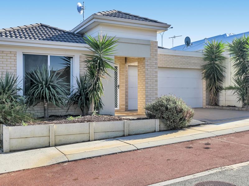 18 Jedburgh Loop, Sinagra WA 6065