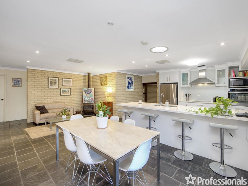 128 Lesmurdie Road, Lesmurdie