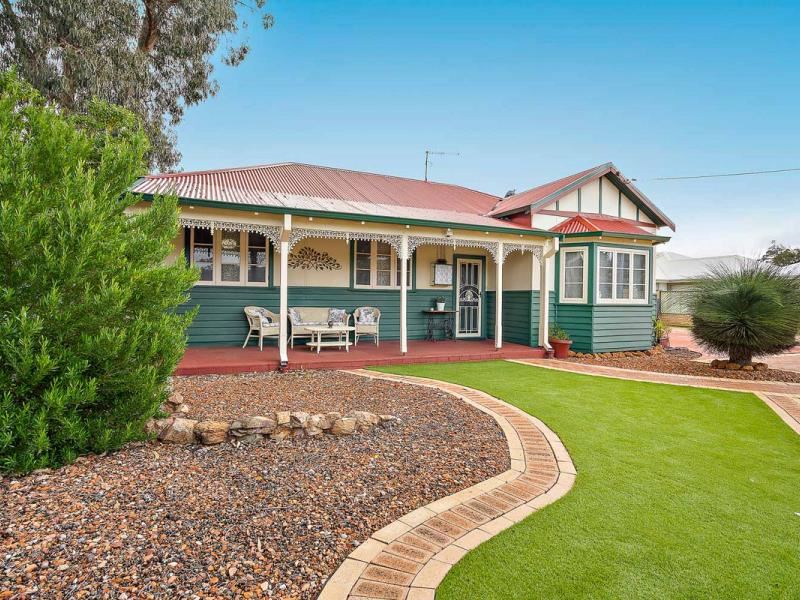 53 River Road, Kelmscott