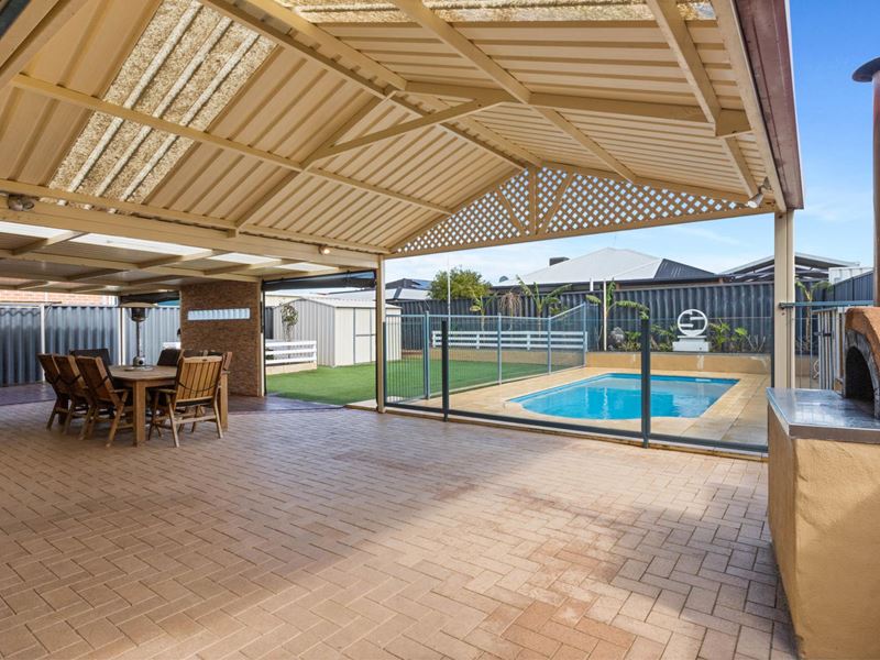 8 Meribel Parkway, Port Kennedy WA 6172