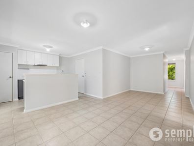 17/11 Hazlett Way, Canning Vale WA 6155