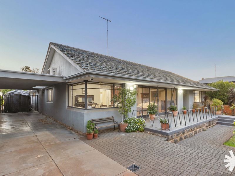 35 Oceanic Drive, Floreat