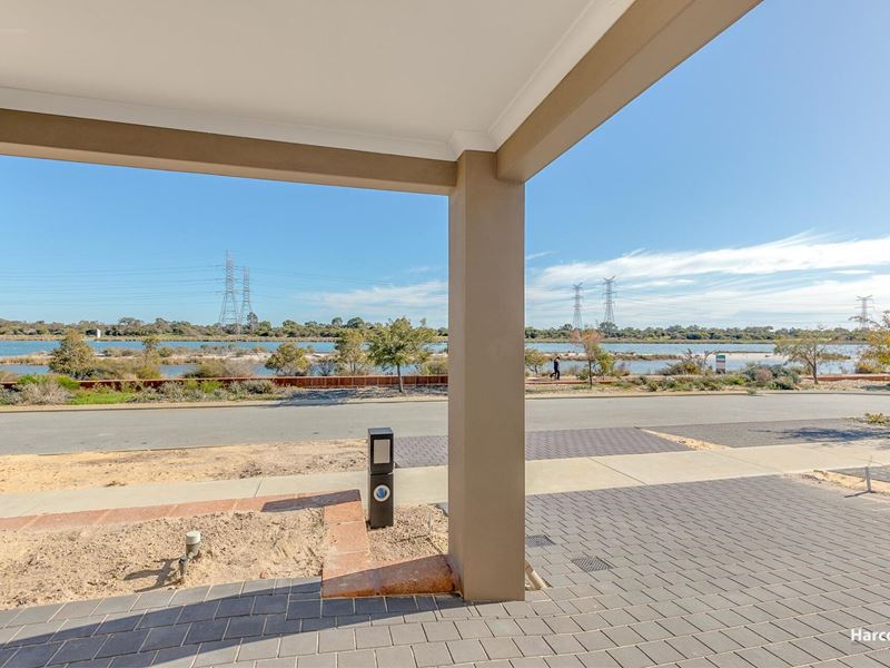 20 Langer Crescent, Champion Lakes