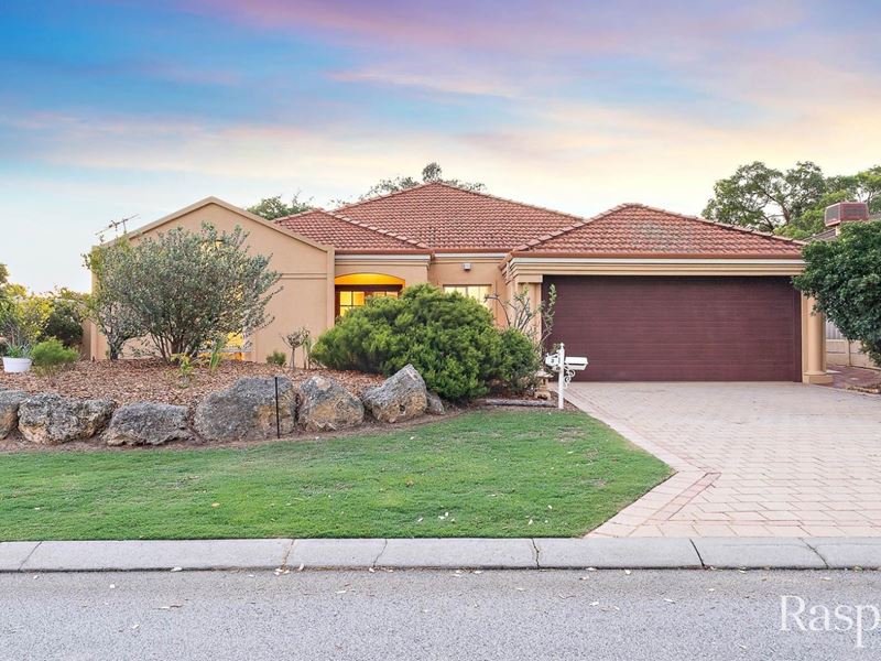 3 Fairmount Close, Bibra Lake WA 6163