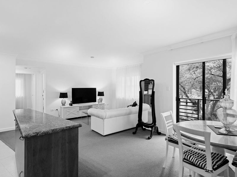 11/110 Mounts Bay Road, Perth