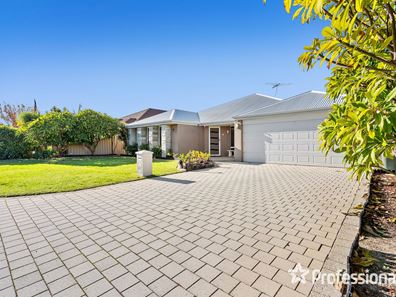 17 Yoondarn Elbow, Wattle Grove WA 6107