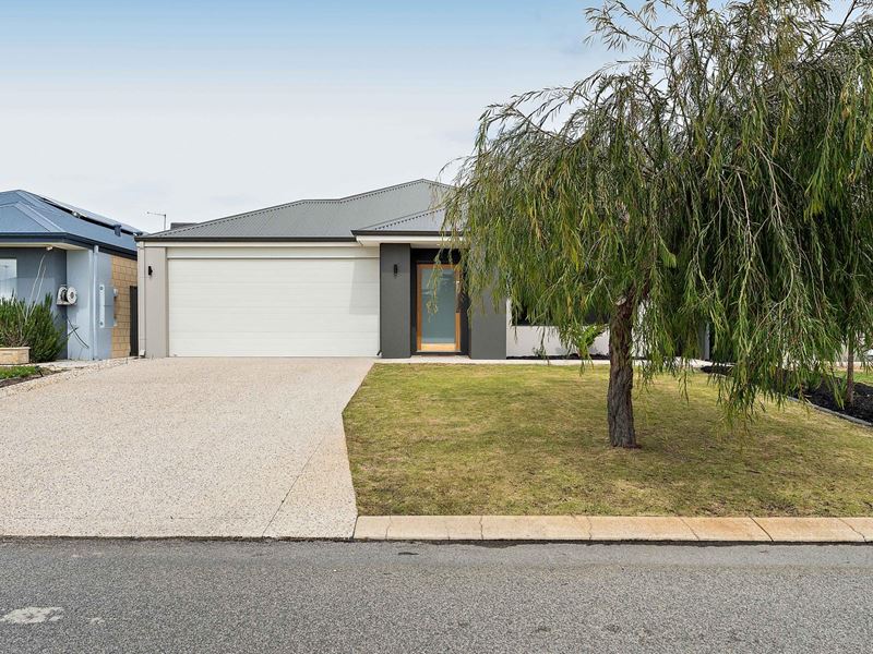 18 Woodloes Street, Piara Waters WA 6112