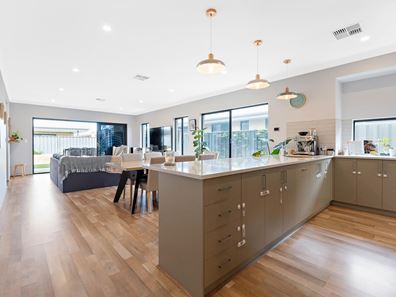 18 Woodloes Street, Piara Waters WA 6112