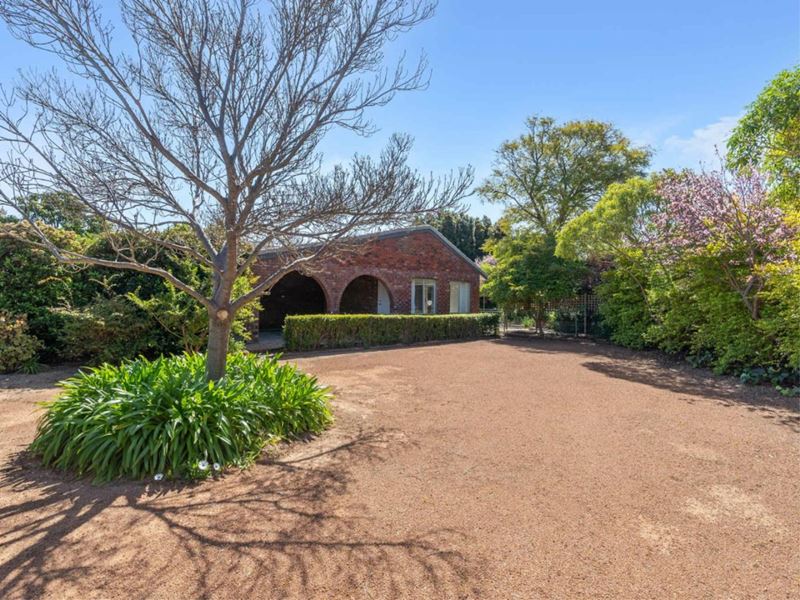 2 Blamire Road, Kalamunda WA 6076