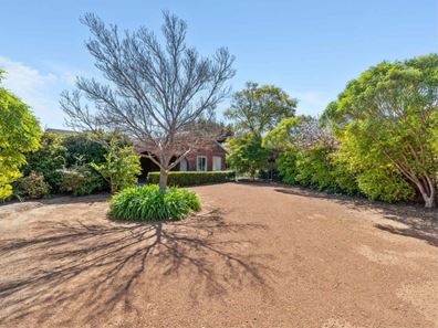 2 Blamire Road, Kalamunda WA 6076