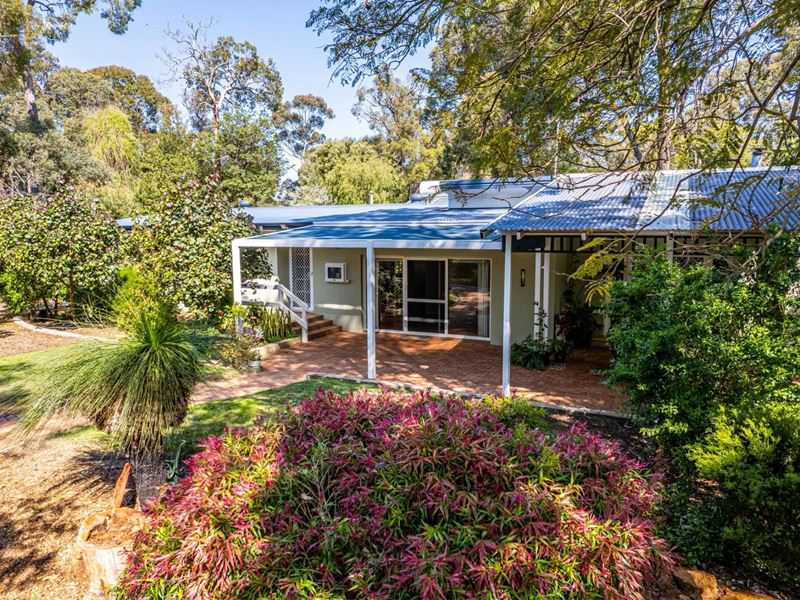 6 Urch Road, Roleystone WA 6111