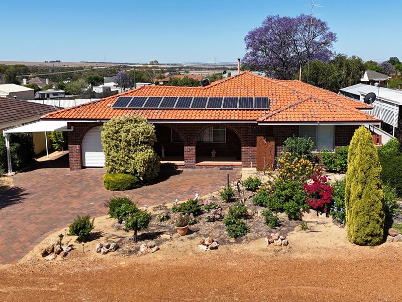 8 Reid Street, Quairading WA 6383