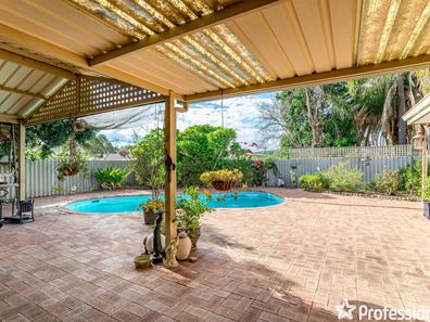 18 Sapling Way, Camillo WA 6111