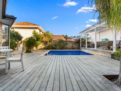 6 Parakeet Way, Coogee WA 6166