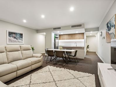 207/8 Henley Street, Como WA 6152