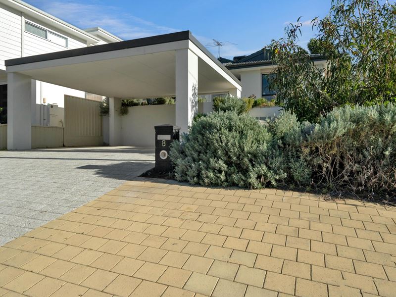 8 Fairlawn Gardens, Heathridge