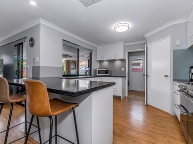 4 Jonah Way, Canning Vale WA 6155