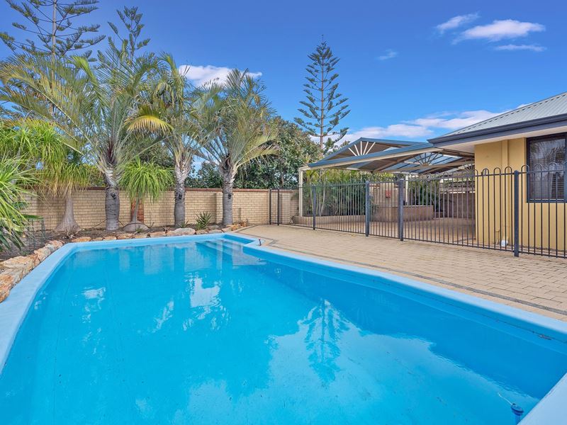 74 Floribunda Avenue, Halls Head WA 6210