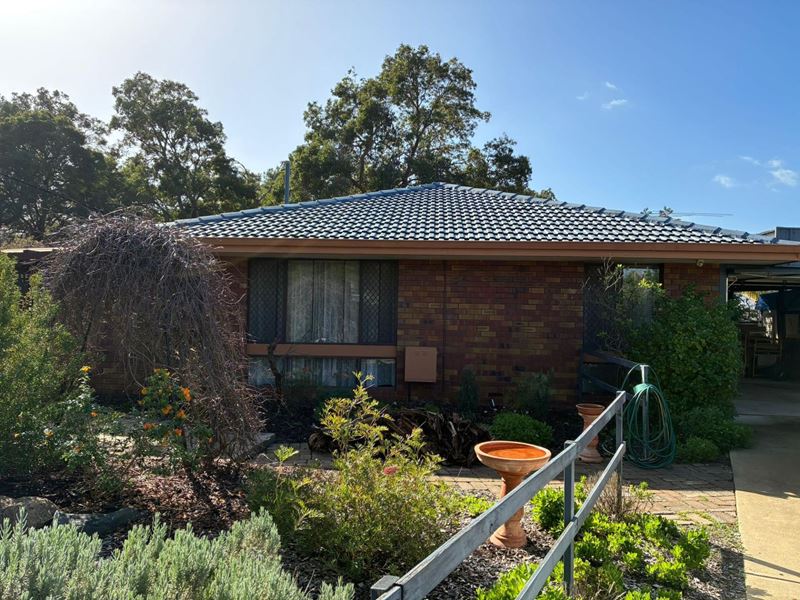 13 Mimosa Court, Kelmscott WA 6111