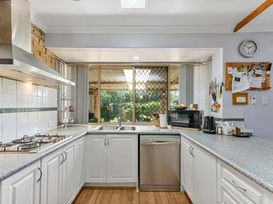 77 Brown Crescent, Seville Grove WA 6112