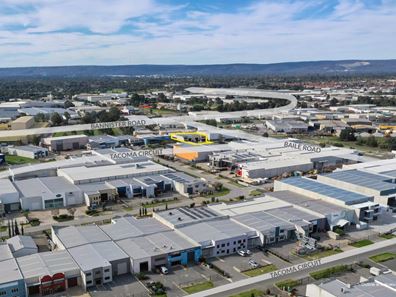 1/3 Tacoma Circuit, Canning Vale WA 6155
