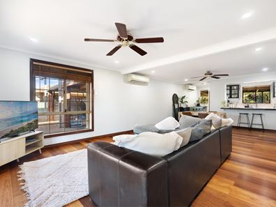 8 Lyndon Crescent, Dampier WA 6713