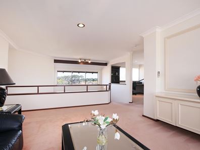 9 Jackson Avenue, Winthrop WA 6150