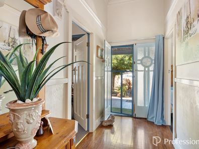 231 Burt Street, Victory Heights WA 6432
