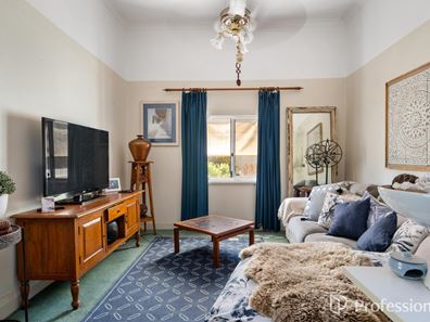 231 Burt Street, Victory Heights WA 6432