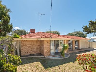 18 Scrivener Place, Halls Head WA 6210