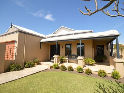 16 Lady Stirling Parade, Madora Bay WA 6210