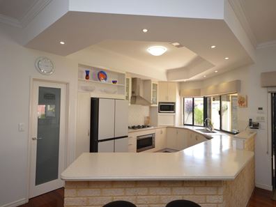 16 Lady Stirling Parade, Madora Bay WA 6210