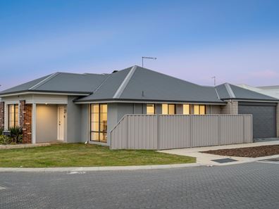 23 Fragrant Street, Hammond Park WA 6164