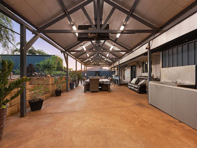 6 Boolgeeda Court, Dampier WA 6713