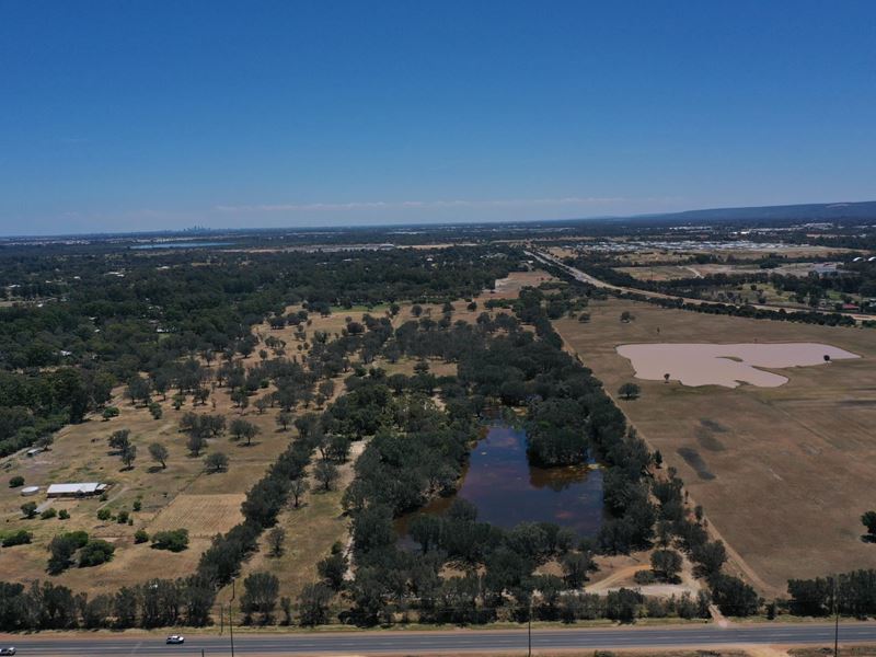 1863 Thomas Road, Oakford