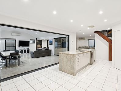 17 Parkstone Retreat, Currambine WA 6028
