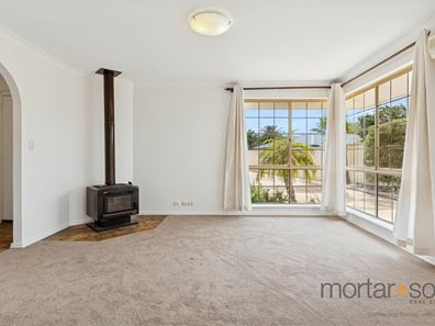 2/9 Spruce Ct, Halls Head WA 6210