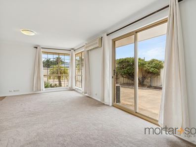 2/9 Spruce Ct, Halls Head WA 6210
