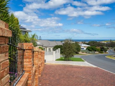 30 Spinnaker Drive, Ocean Reef WA 6027