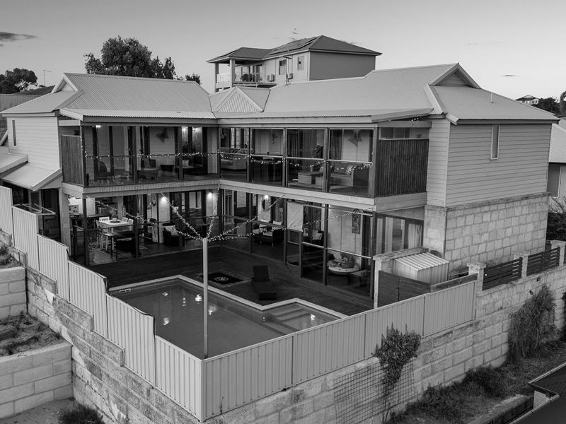 2/92 Janis Street, Halls Head WA 6210