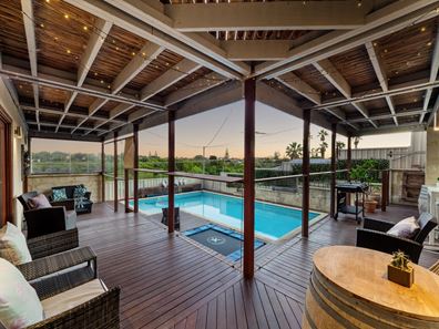 2/92 Janis Street, Halls Head WA 6210