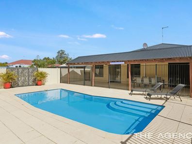 83 Peelwood Parade, Halls Head WA 6210