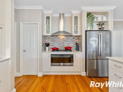 6 Lorea Loop, Halls Head WA 6210