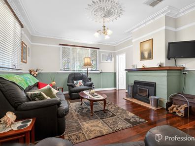 247 Third Street, Wonthella WA 6530