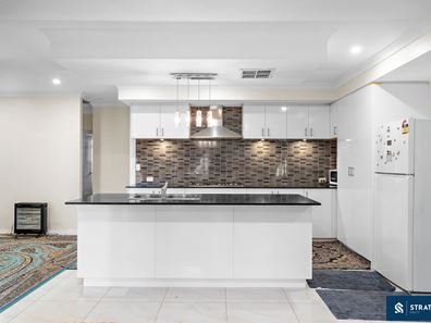 9 Marriott Crescent, Wattle Grove WA 6107