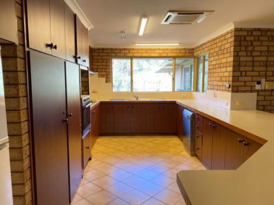 12 Isaacs Street, Busselton WA 6280