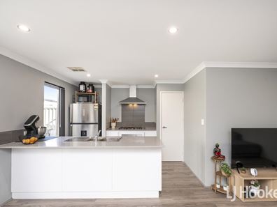 35 Fringed Way, Piara Waters WA 6112