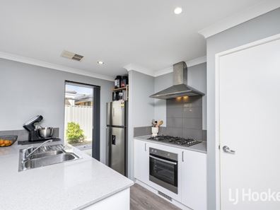35 Fringed Way, Piara Waters WA 6112